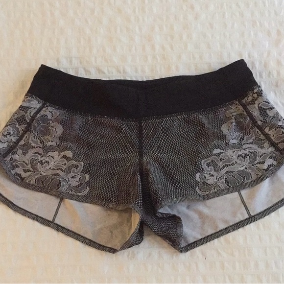 Lululemon Speed Short - Size 4 Florence lace prin… - Picture 3 of 5